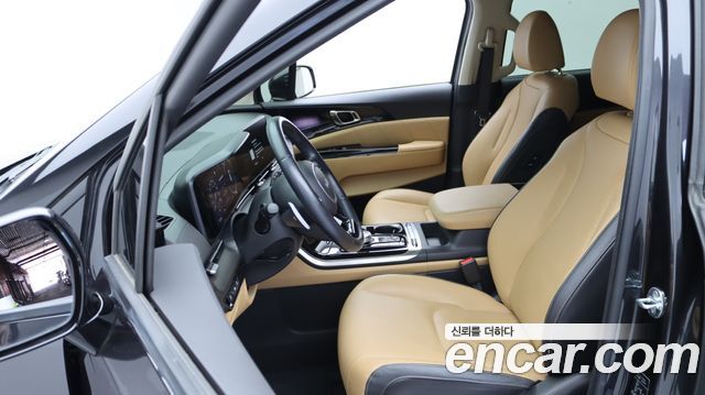 Kia Carnival — interior