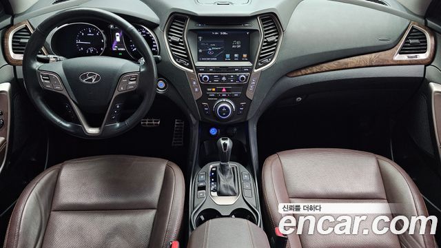 Hyundai Santa Fe — interior