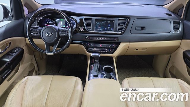 Kia Carnival — interior
