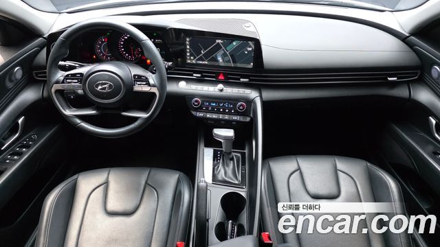 Hyundai Avante — interior