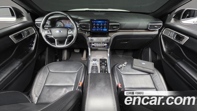 Ford Explorer — interior