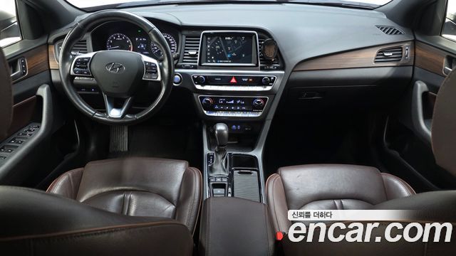 Hyundai Sonata — interior