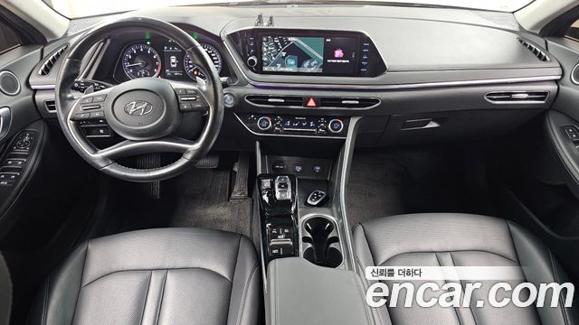 Hyundai Sonata — interior