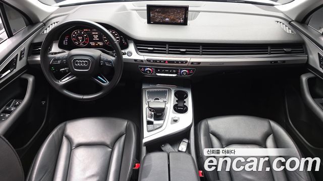 Audi Q7 — interior
