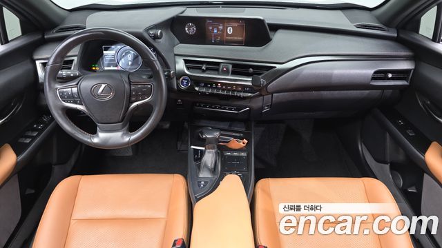 Lexus UX — interior