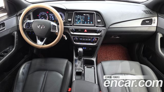 Hyundai Sonata — interior