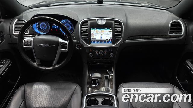 Chrysler 300C — interior
