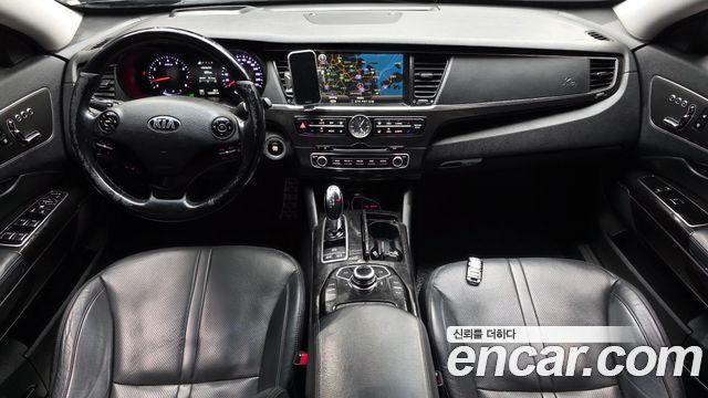 Kia K9 — interior