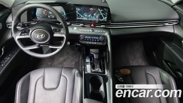Hyundai Avante — interior