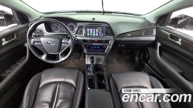 Hyundai Sonata — interior
