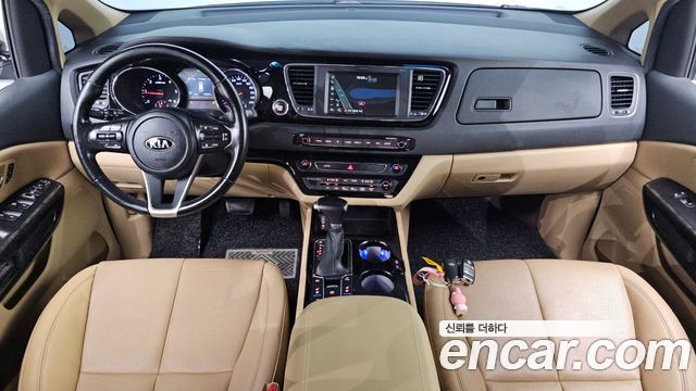 Kia Carnival — interior