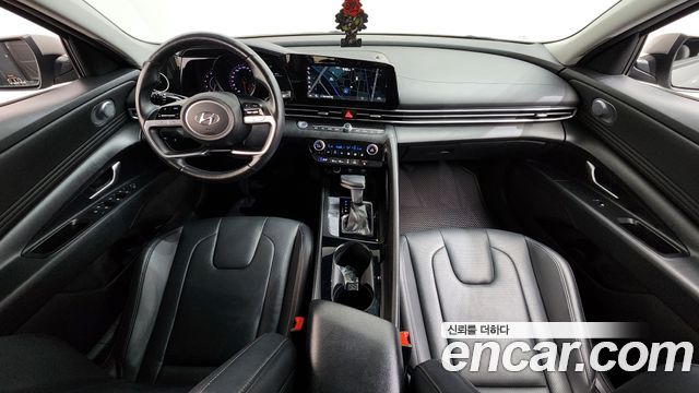 Hyundai Avante — interior