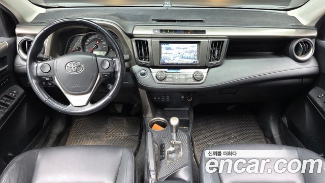 Toyota RAV4 — interior
