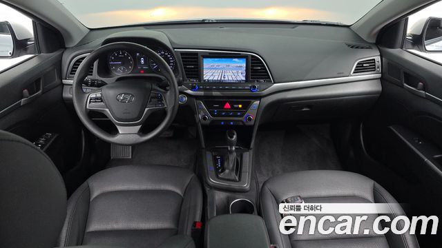 Hyundai Avante — interior