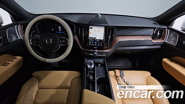 Volvo XC60 — interior