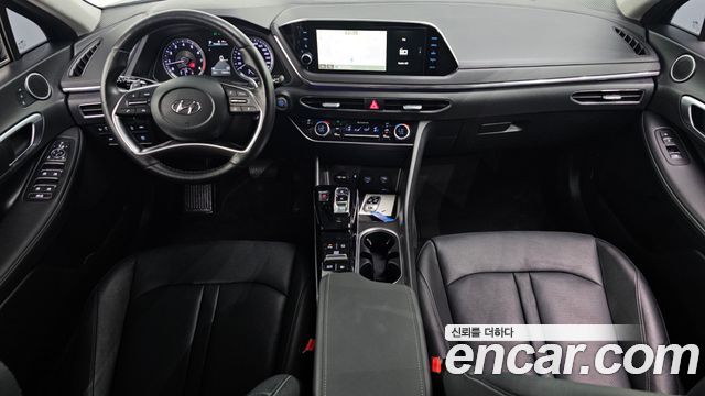 Hyundai Sonata — interior
