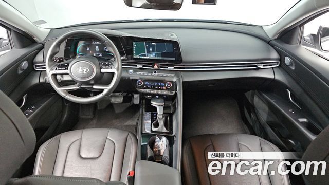 Hyundai Avante — interior