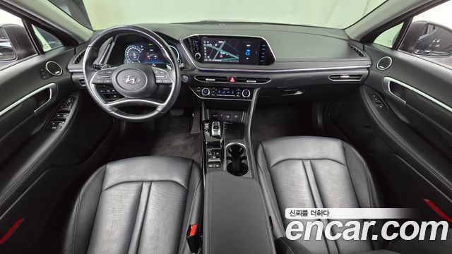 Hyundai Sonata — interior
