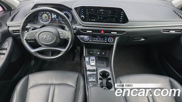Hyundai Sonata — interior