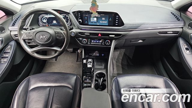 Hyundai Sonata — interior