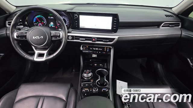Kia K5 — interior