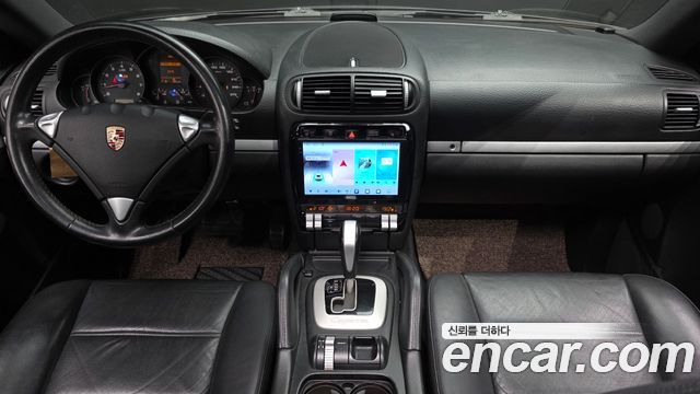 Porsche Cayenne — interior