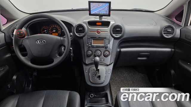 Kia Carens — interior