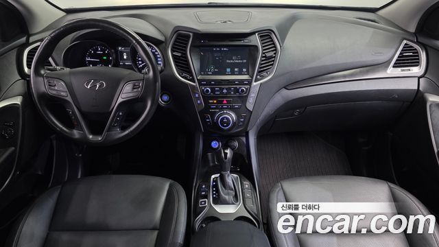 Hyundai Santa Fe — interior