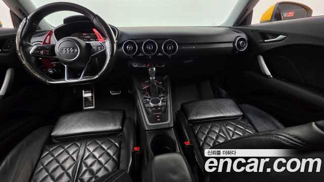 Audi TT — interior
