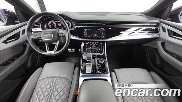 Audi Q8 — interior