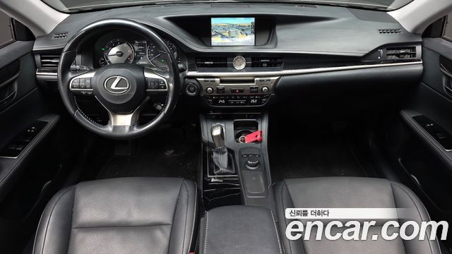 Lexus ES — interior