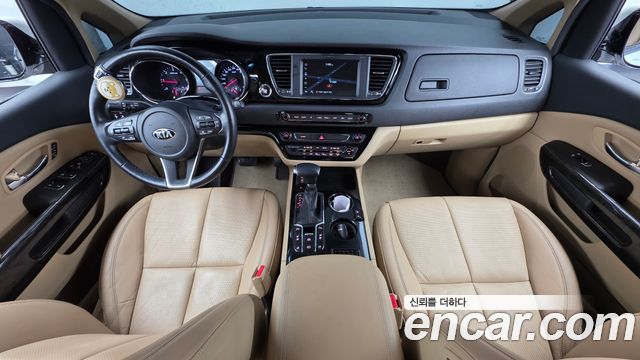 Kia Carnival — interior