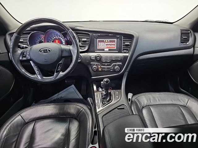 Kia K5 — interior