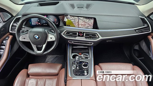BMW X7 — interior