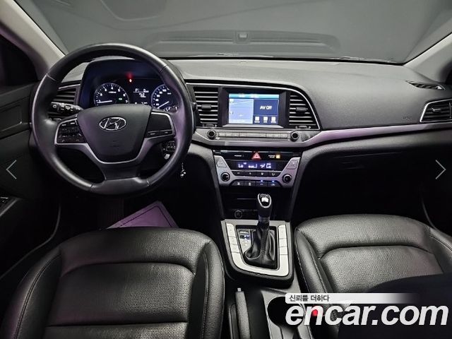 Hyundai Avante — interior