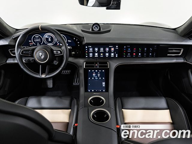 Porsche Taycan — interior