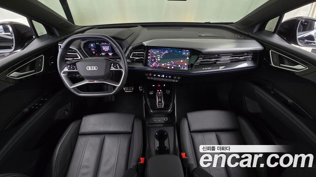 Audi Q4 e-tron — interior