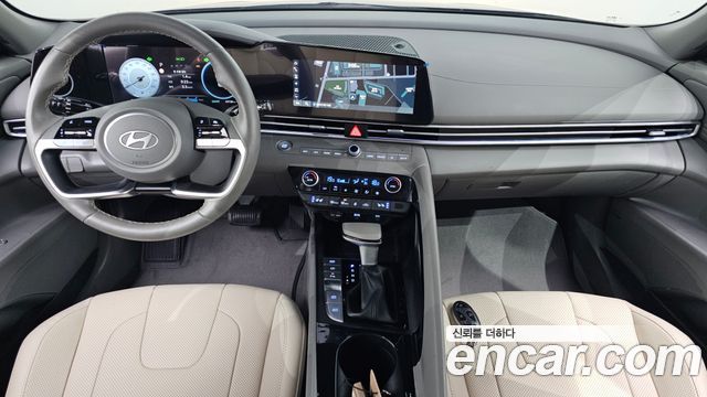Hyundai Avante — interior