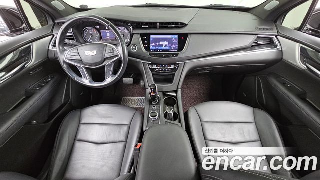 Cadillac XT5 — interior