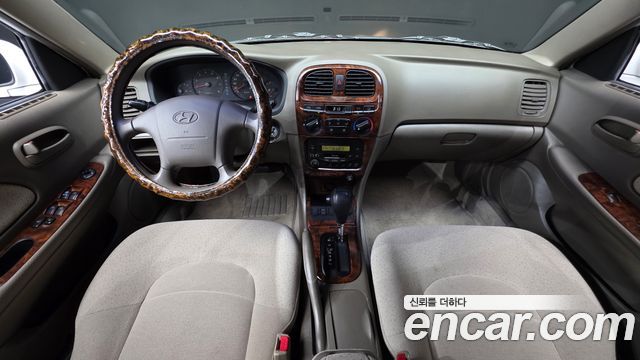 Hyundai Sonata — interior