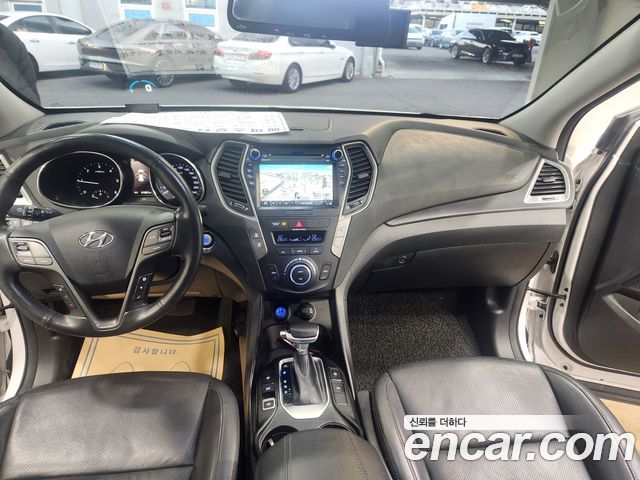 Hyundai Santa Fe — interior