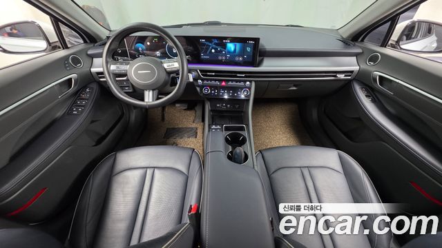 Hyundai Sonata — interior