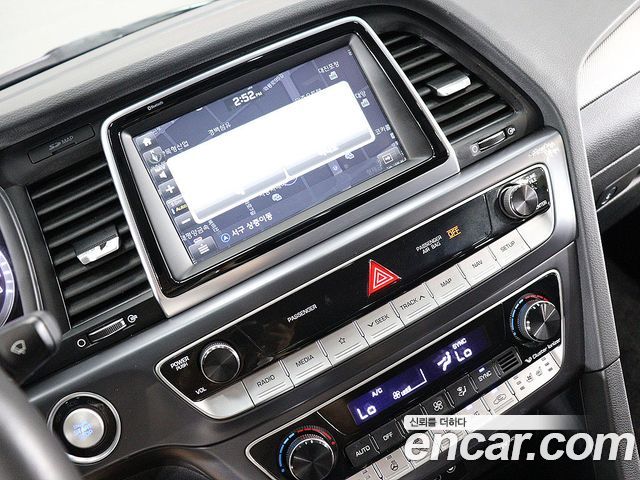 Hyundai Sonata — interior