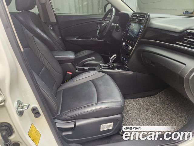 KG Mobility Tivoli — interior
