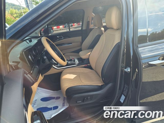 Kia Carnival — interior