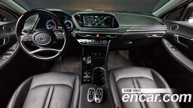 Hyundai Sonata — interior