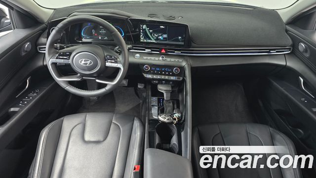Hyundai Avante — interior