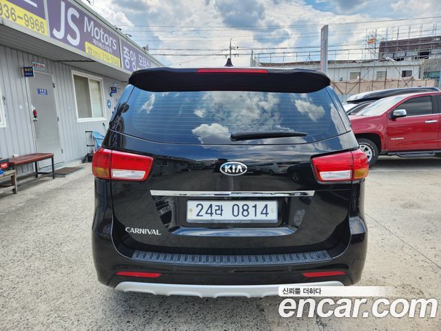 Kia Carnival — interior