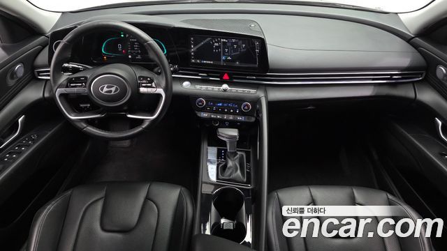 Hyundai Avante — interior