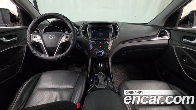 Hyundai Santa Fe — interior